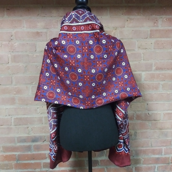 Areeba Saleem | Amazing Full Shawl Wrap - Picture 3 of 8
